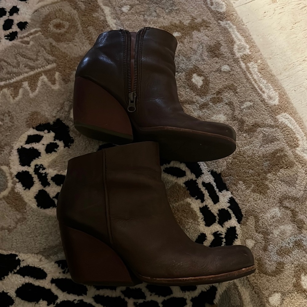 Kork Ease. Size 8.5. Brown.